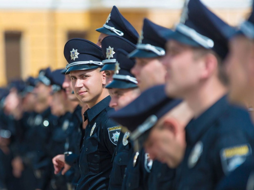 Третий день силовики охраняют правопорядок в центре Киева