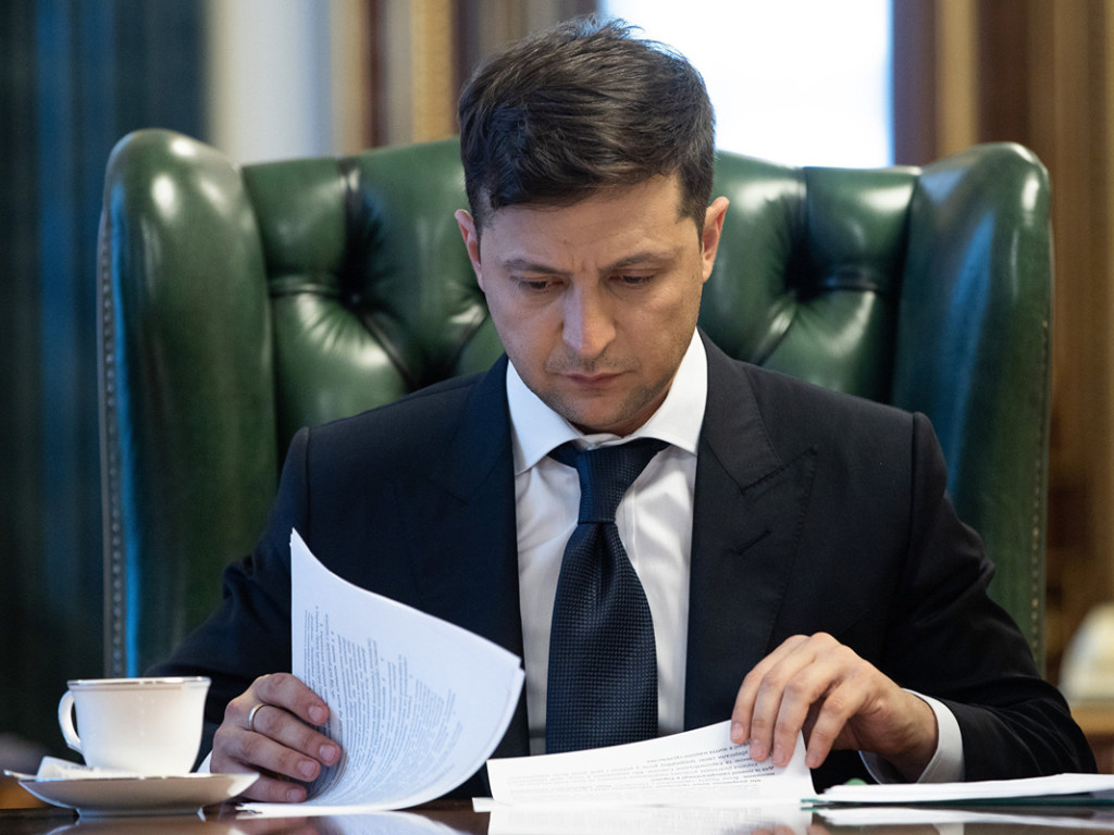 Зеленский подписал десятки решений об увольнениях и назначениях глав райгосадминистраций