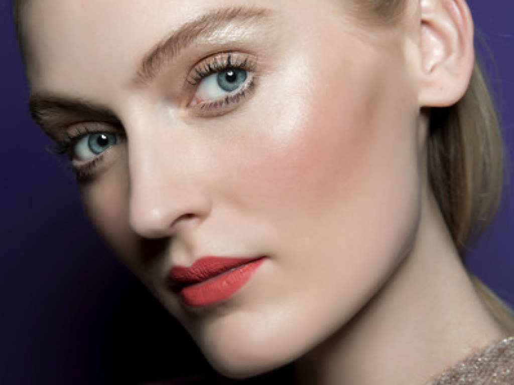 В Сети показали новогодний макияж, который можно сделать за 10 минут (ФОТО)