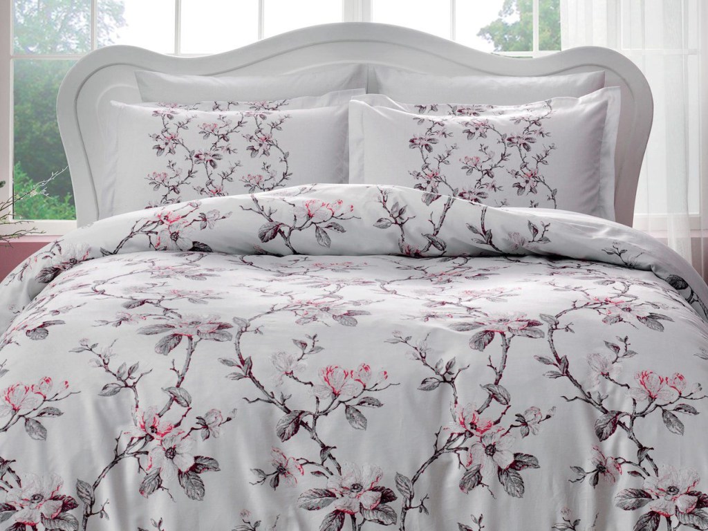 Медики рассказали, как часто нужно менять постельное белье