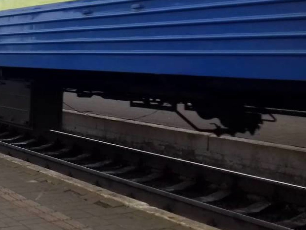 Пассажирский поезд «Львов-Ужгород» насмерть сбил мужчину