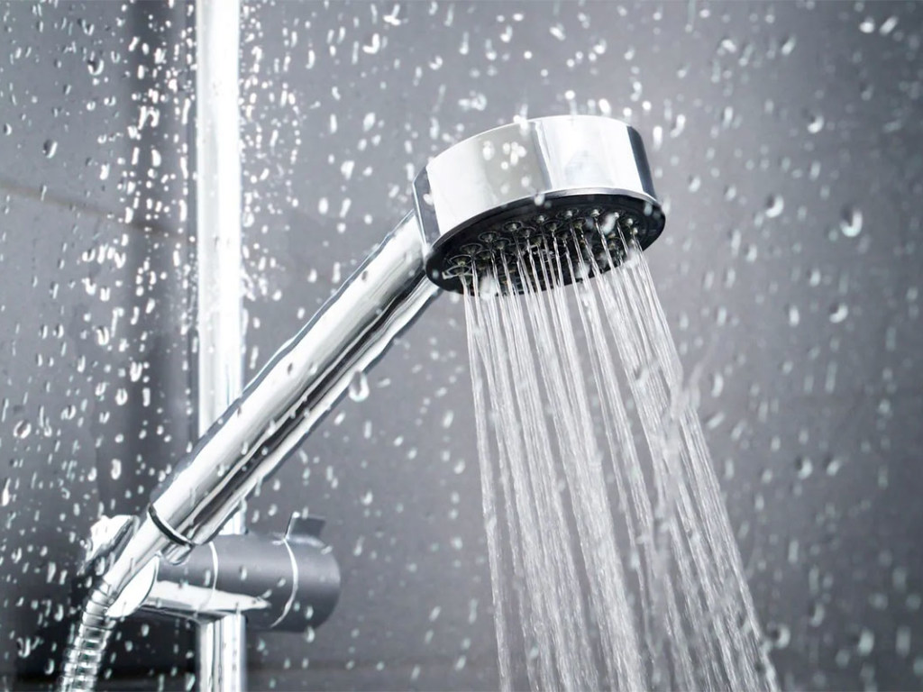Медики рассказали, можно ли принимать душ во время простуды