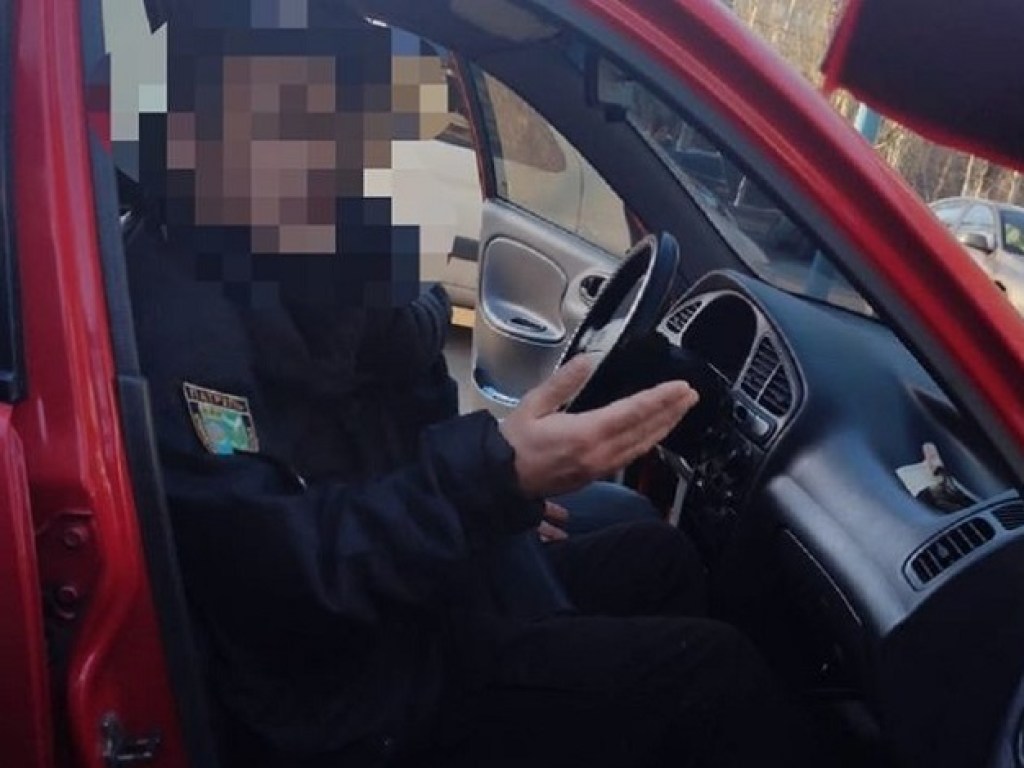 В Донецкой области коп шантажировал коллегу за непристойное поведение и требовал взятку (ФОТО)
