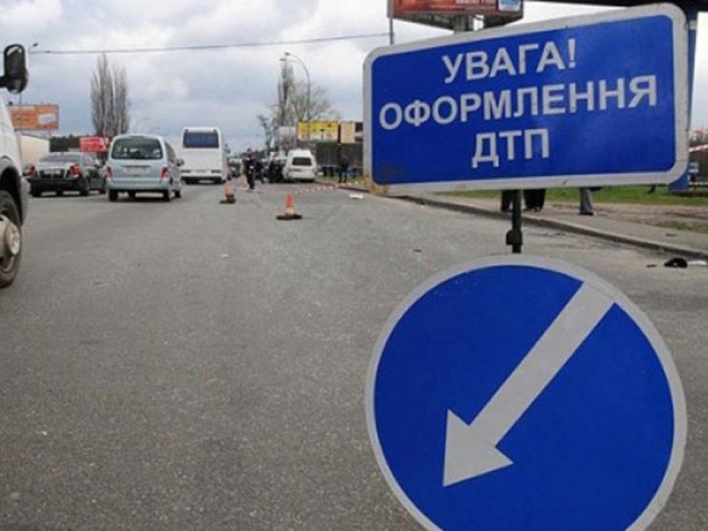 В Мелитополе на перекрестке столкнулись Ford и «Славута» (ФОТО, ВИДЕО)