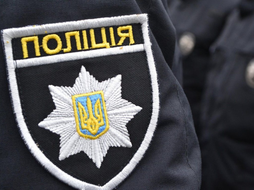 Выстрелил себе в голову: под Киевом полицейский хотел совершить суицид &#8212; СМИ