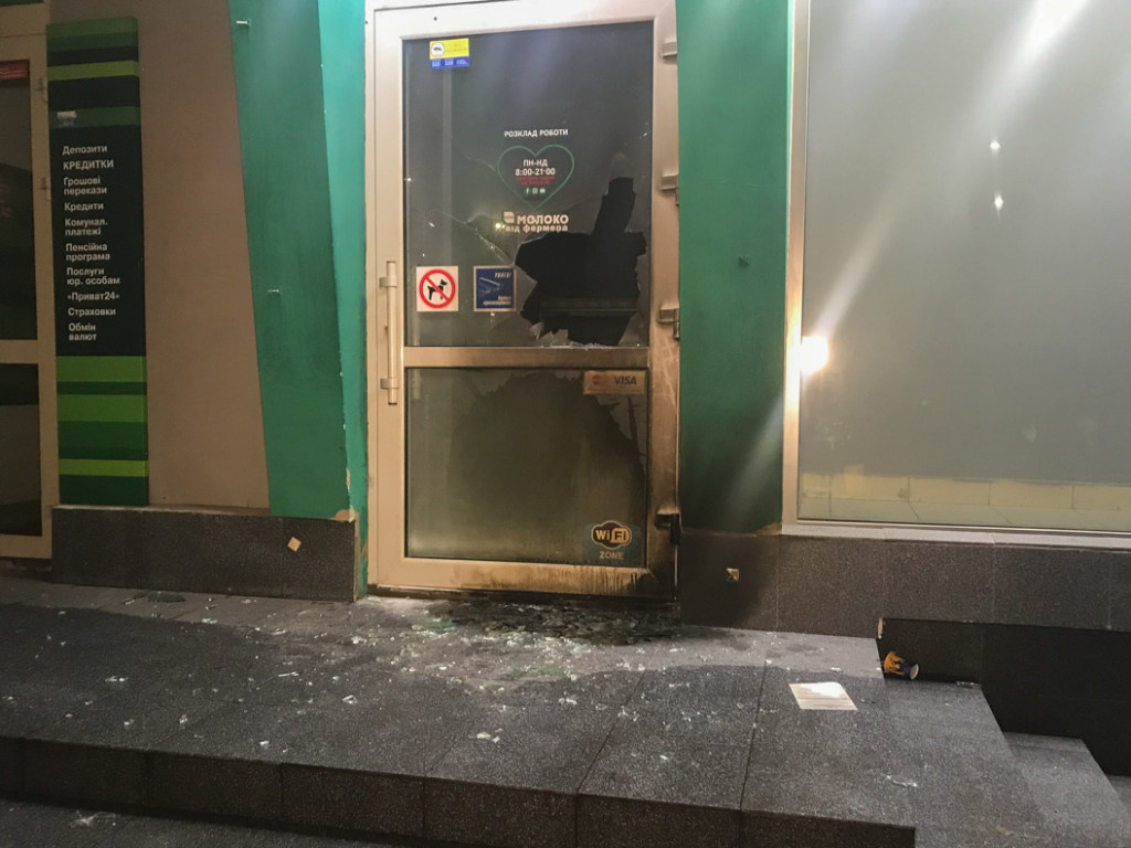 Две бригады поджигателей повредили молочные магазины в Киеве (ФОТО)