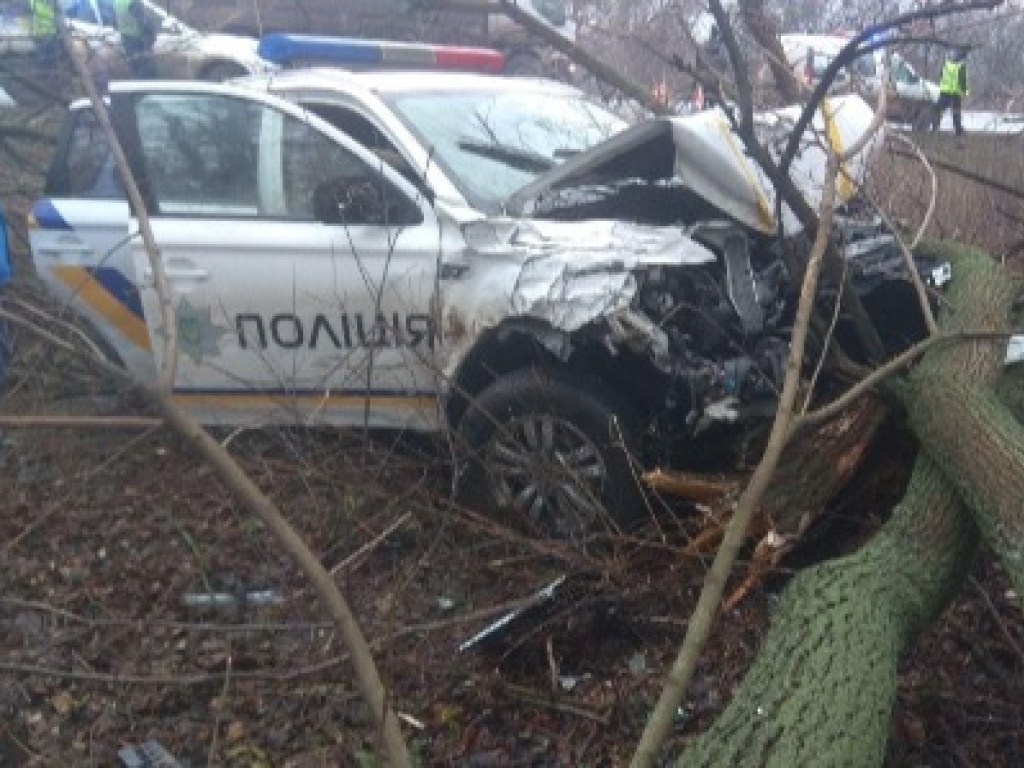В Харьковской области в результате двух ДТП пострадали 5 полицейских и двое гражданских (ФОТО)