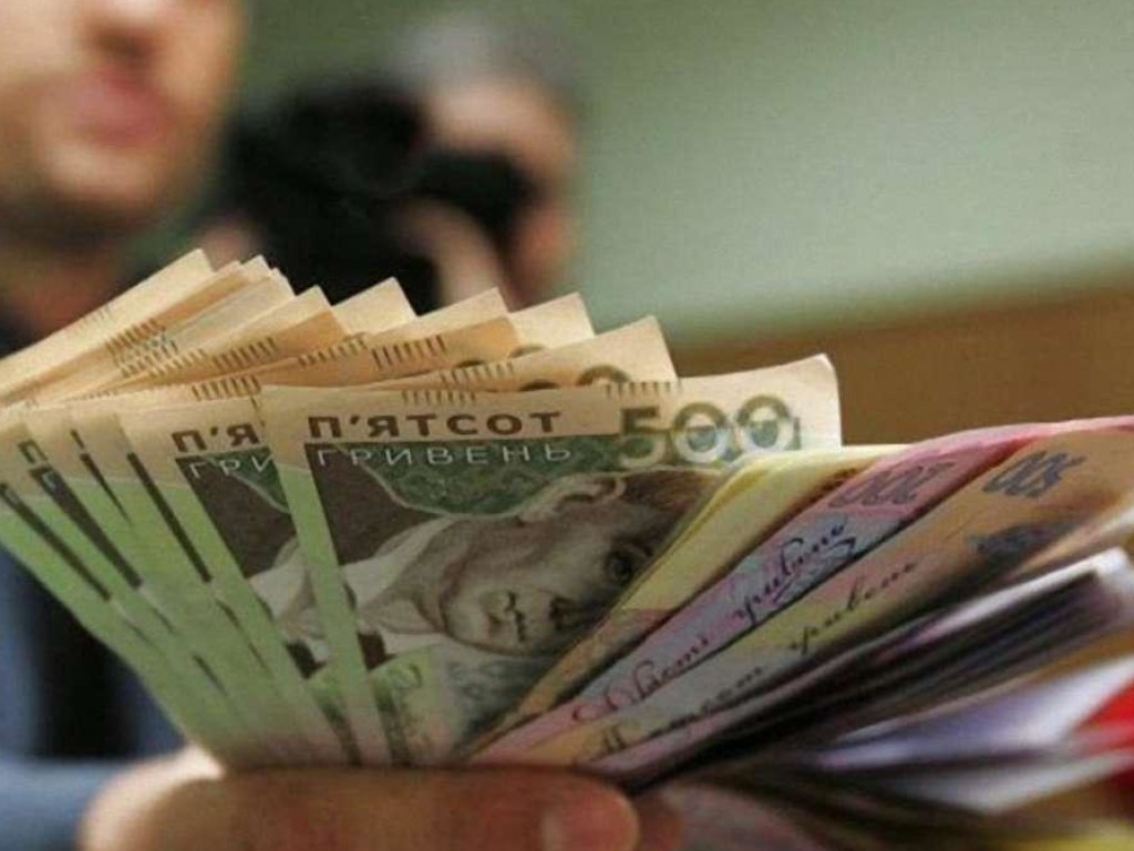 Глава ГНС пообещал снижение налогов для украинцев с низкими зарплатами