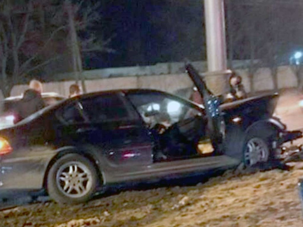 В Харькове водитель BMW врезался в столб (ФОТО)