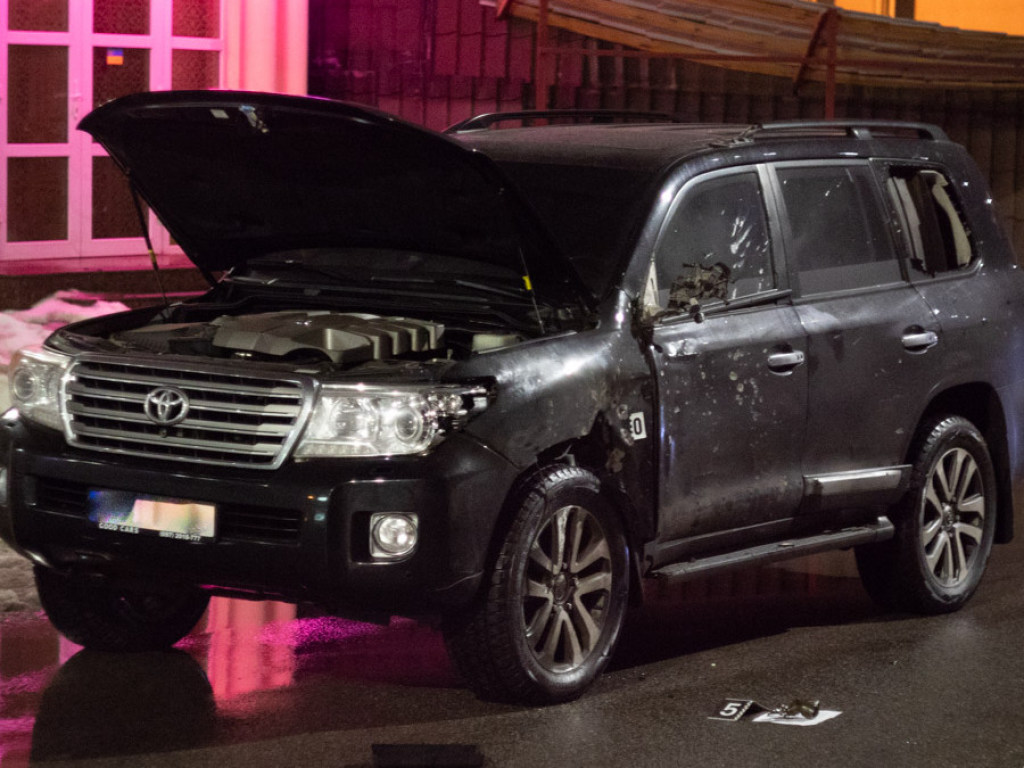 В Днепре из гранатомета расстреляли авто: Полицейские задержали подозреваемых (ФОТО, ВИДЕО)