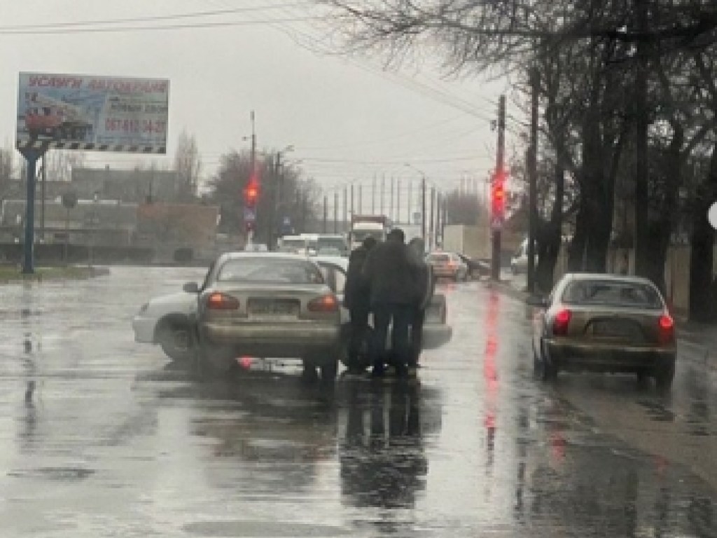 В Мелитополе произошло ДТП с двумя легковушками (ФОТО)