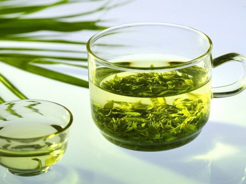 «Уходит не жир, а вода»: диетолог рассказала о свойствах зеленого чая