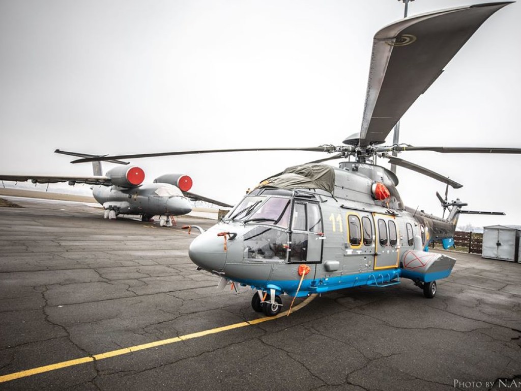 Вертолет для Нацгвардии Н225 от Airbus доставили в Украину (ФОТО)