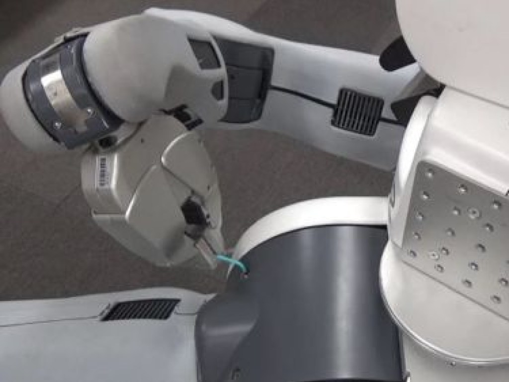 Ученые Токийского университета научили робота ремонтировать самого себя (ВИДЕО) 