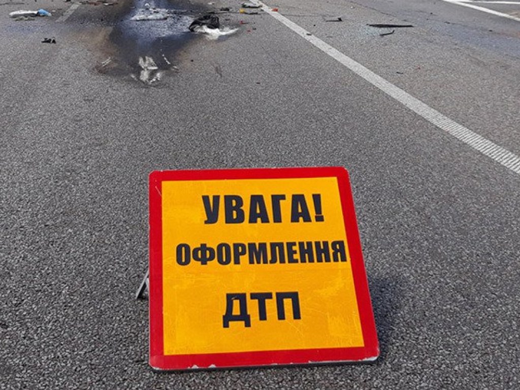 ДТП под Киевом с микроавтобусом: момент аварии попал на видео