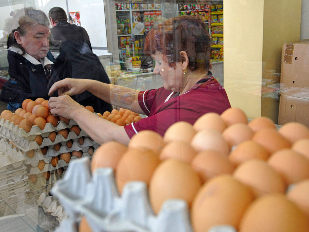 После покупки в магазине куриные яйца мыть нельзя – врачи