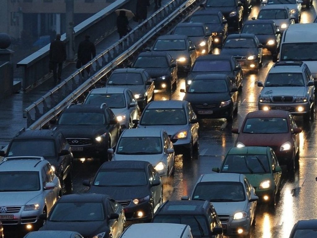 Вечер последней пятницы в году: Киев сковали 9-балльные пробки
