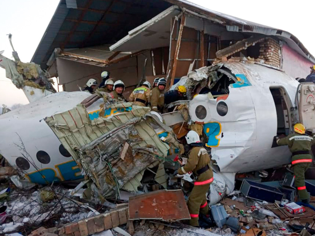 Крушение самолета в Казахстане: названы предварительные причины аварии