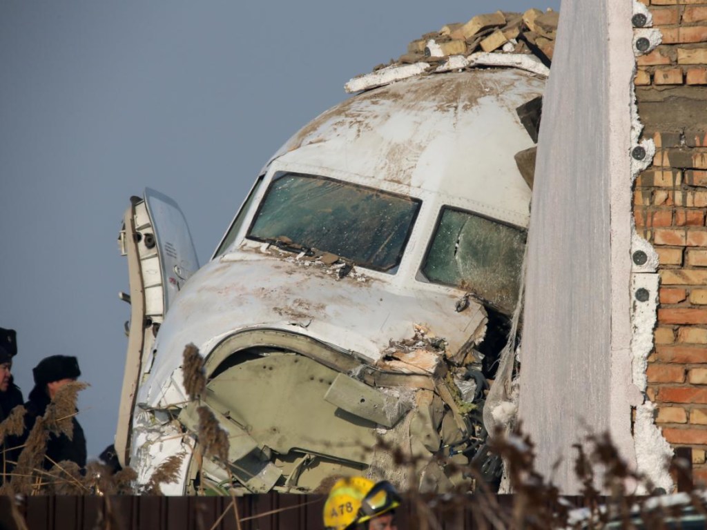Крушение самолета в Казахстане: На борту были украинцы