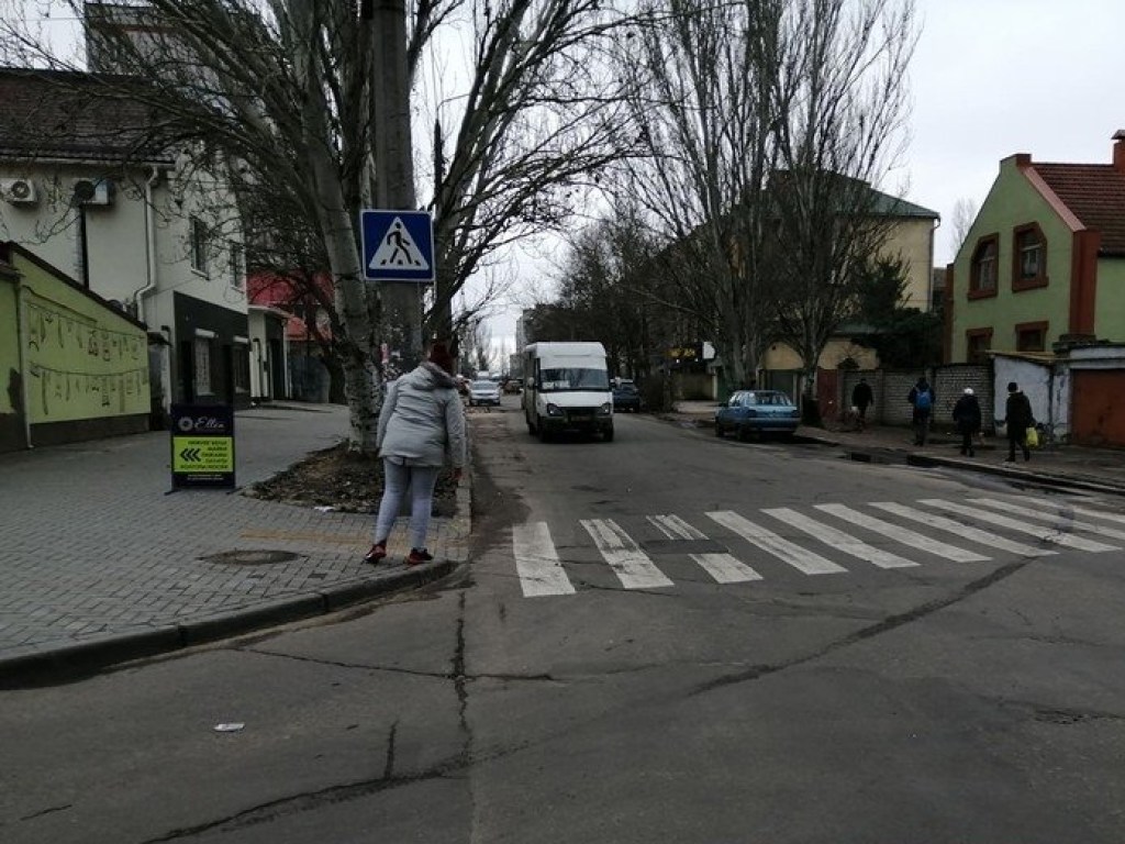 Из-за гранаты возле жилого дома в Николаеве полиция перекрыла улицу (ФОТО)