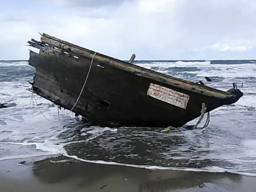 В Японии обнаружили лодку с трупами и человеческими головами
