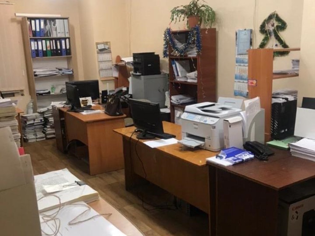 Обыски в Николаевском горсовете: полиция задержала на взятке чиновницу Департамента ЖКХ (ФОТО)