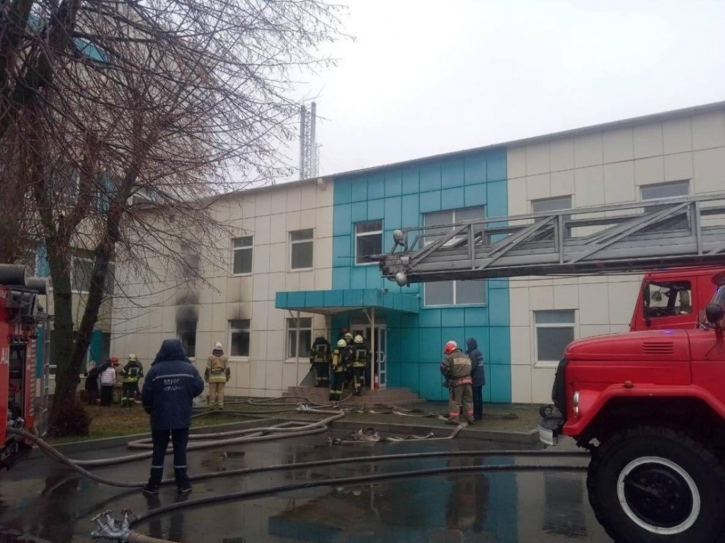В Голосеевском районе Киева горел Институт токсикологии (ФОТО)