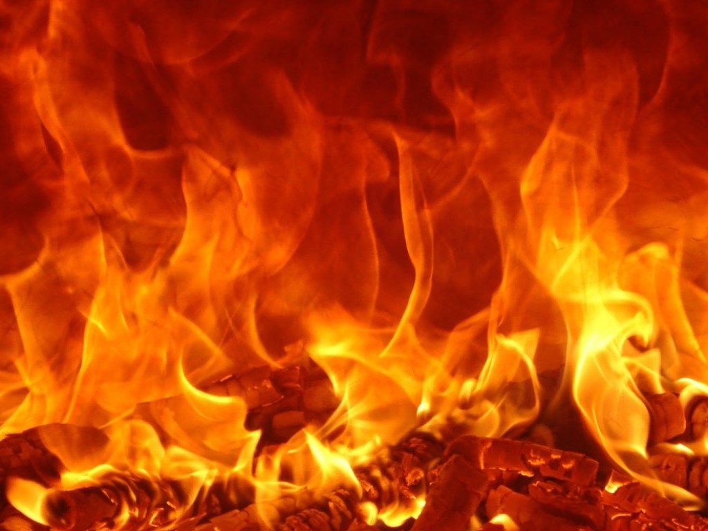 Подозревают поджог: в Одессе утром сгорели сразу 4 иномарки (ВИДЕО)