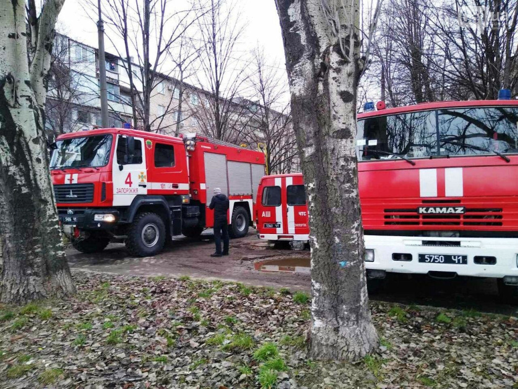 В Запорожье во время пожара в теплотрассе сгорел мужчина (ФОТО)