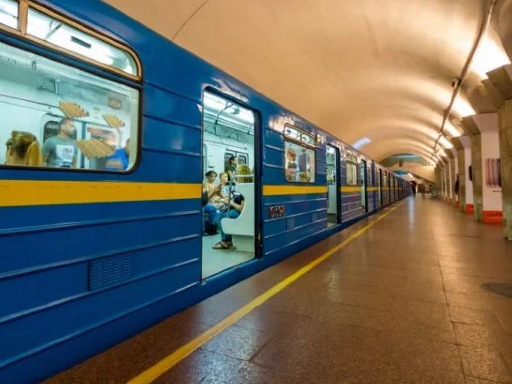 Столичная станция метро «Крещатик» закрыта на вход и выход
