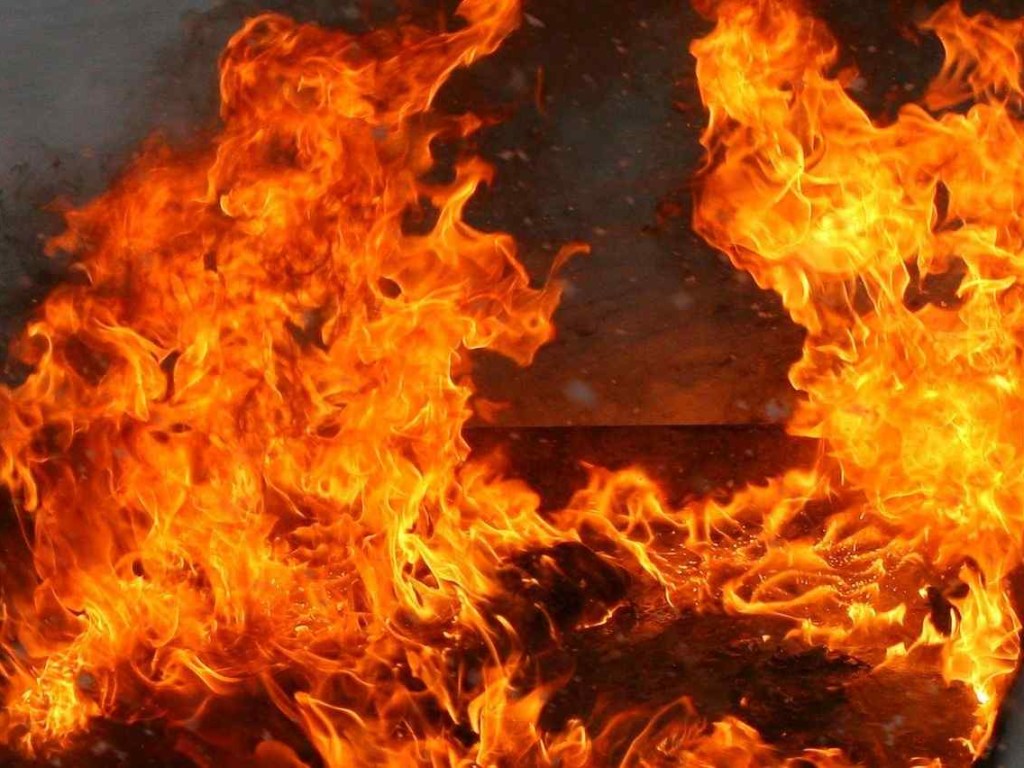 В Одессе горели два автомобиля: свидетели сообщают о поджоге (ВИДЕО)