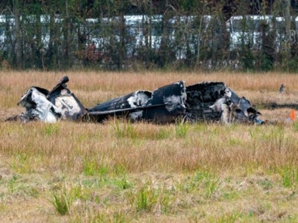 В США самолет рухнул на жилой дом (ФОТО)