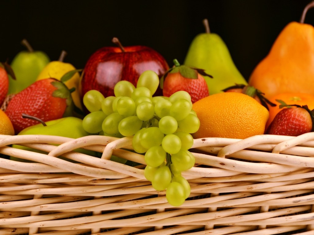 Врач перечислил фрукты, которые зимой помогают согреваться и поднимают настроение