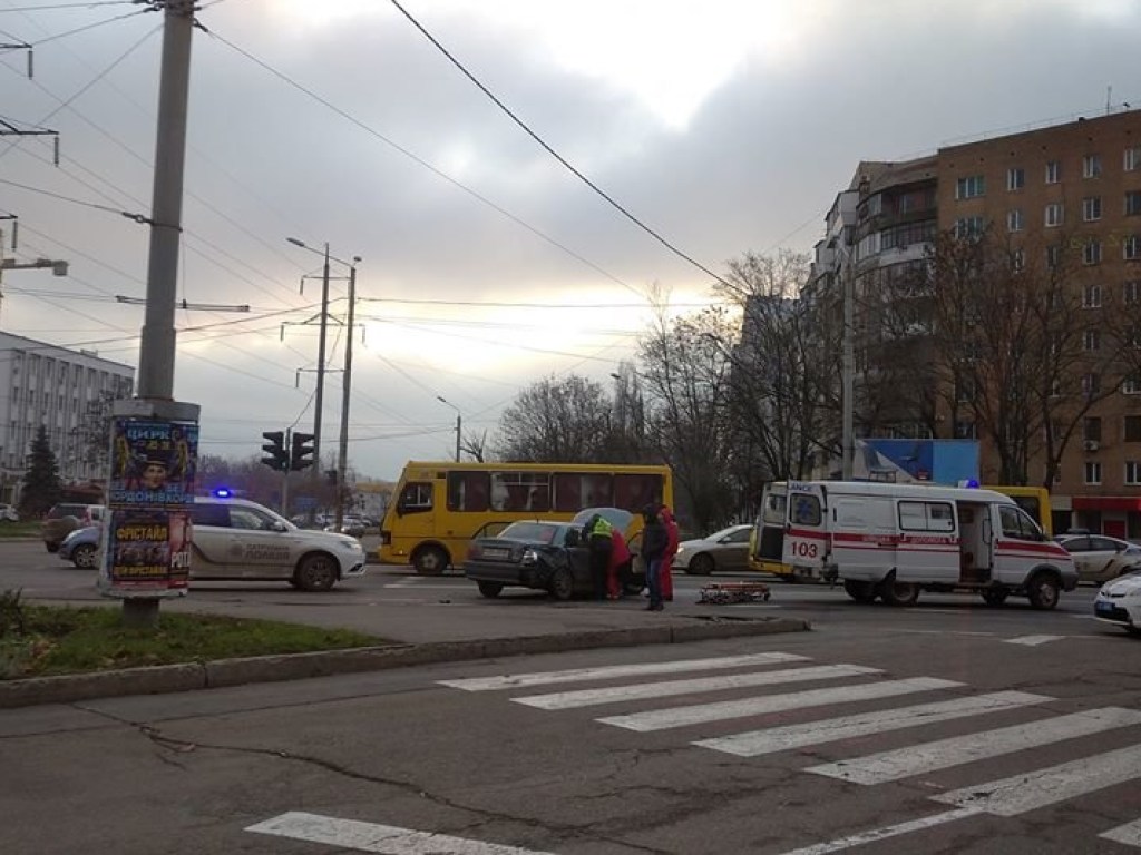В Одессе произошло масштабное ДТП, есть пострадавшие (ФОТО, ВИДЕО)