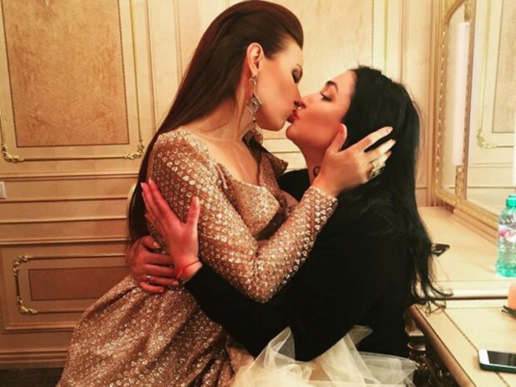 Лолита Милявская целовалась с Эвелиной Бледанс (ФОТО)