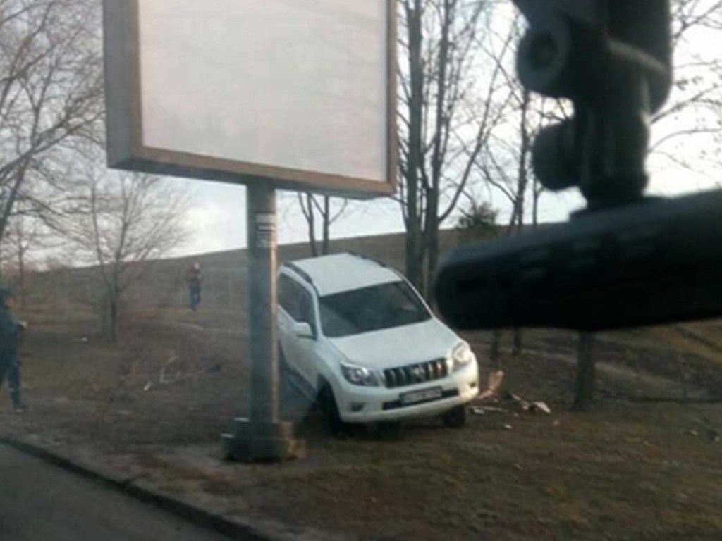 Появилось видео инцидента с внедорожником в районе Харьковского аэропорта (ВИДЕО)