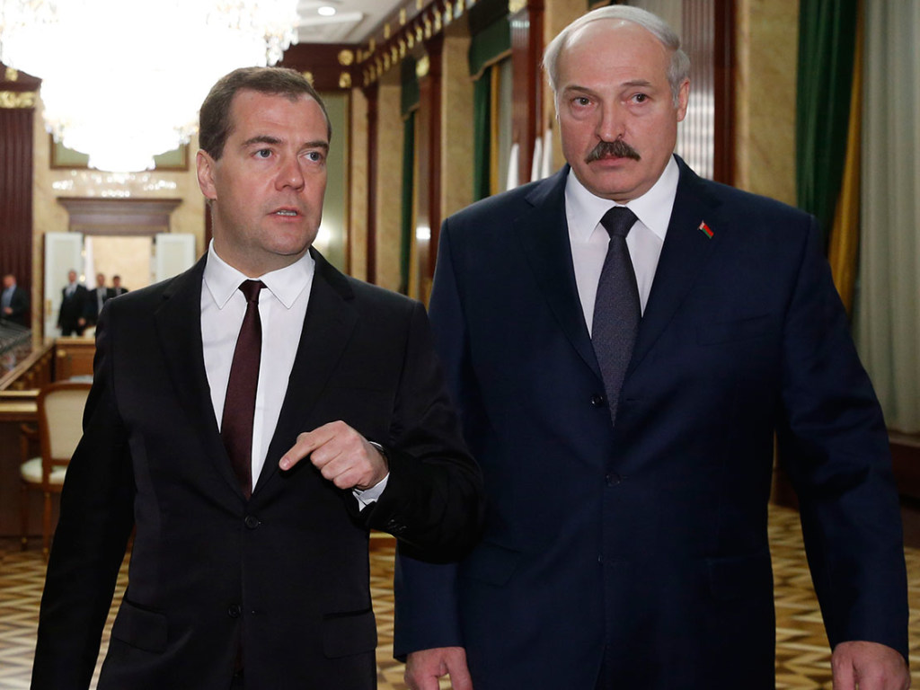 Лукашенко и Медведев договорились о поставках нефти в Беларусь без контрактов