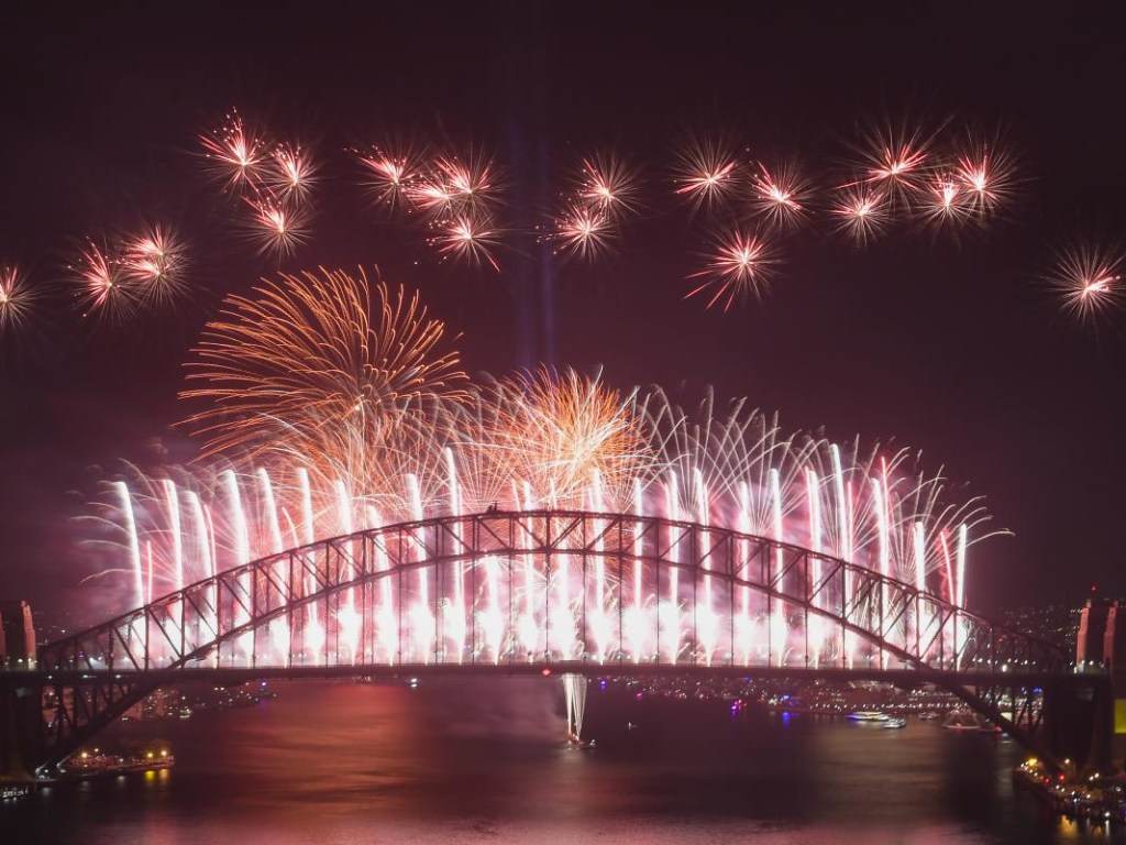 В Австралии встретили Новый год с шоу фейерверков (ВИДЕО)
