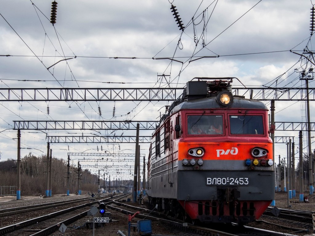 Сбила электричка: В Харькове у железной дороги лежал труп мужчины (ФОТО)