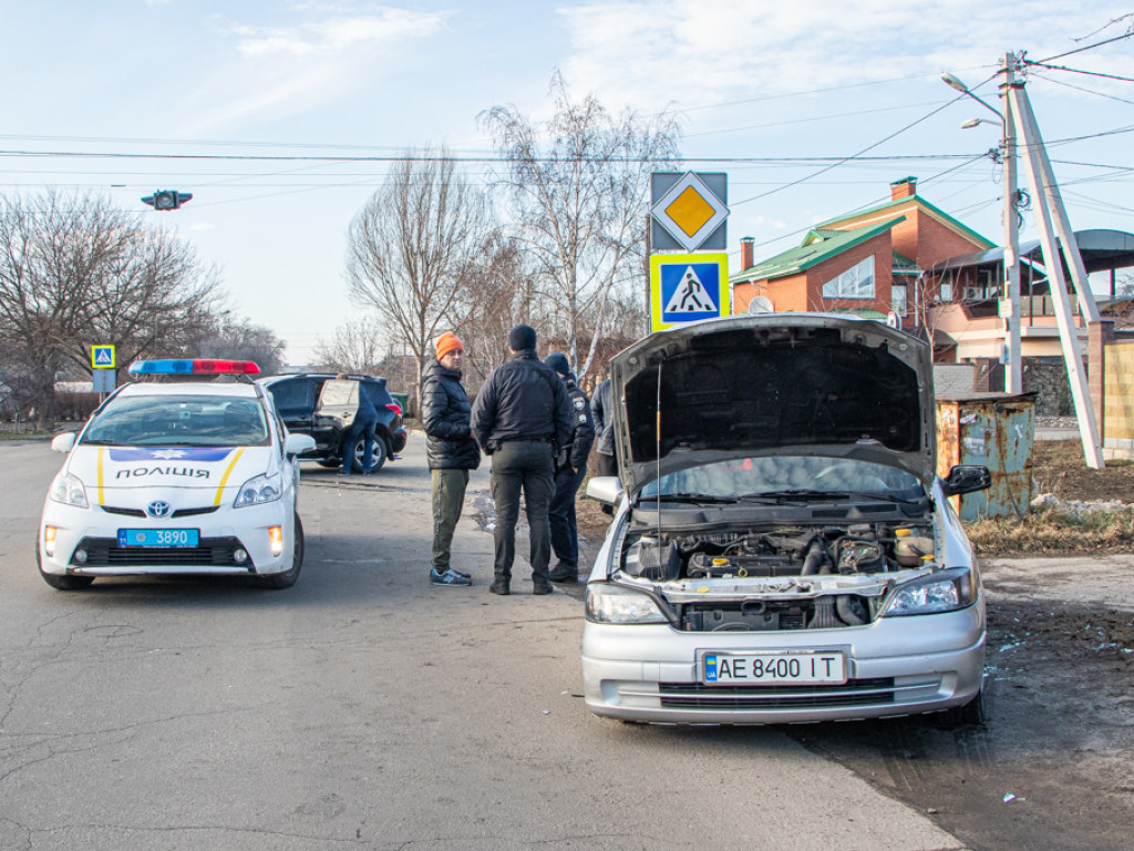 В Днепре столкнулись Opel и Toyota: пострадала 14-летняя девочка (ФОТО)