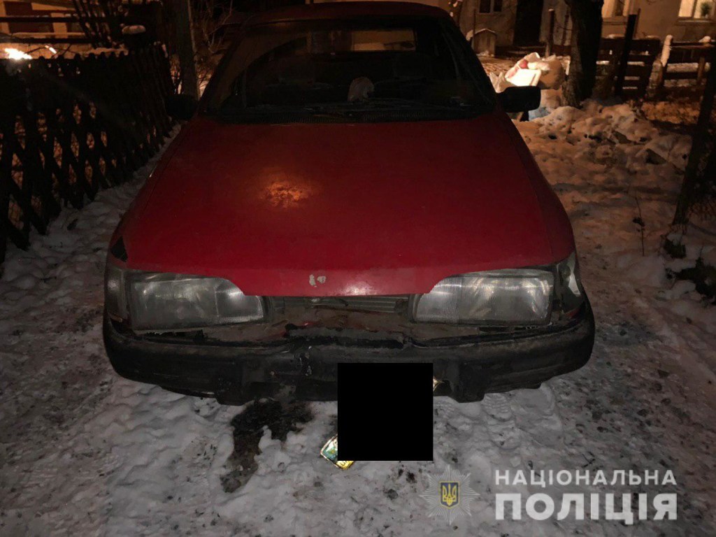 В Ровно пьяный водитель на Ford сбил женщину с коляской и сбежал (ФОТО)