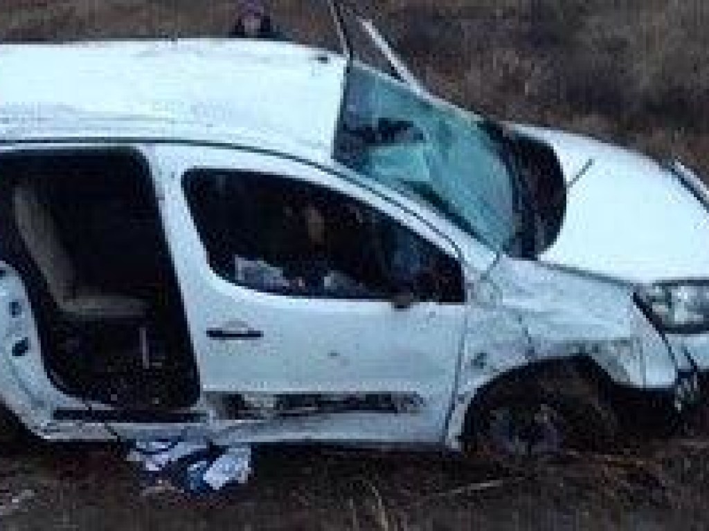 Страшное ДТП под Киевом: подростки на Peugeot не справились с управлением и опрокинулись (ФОТО)