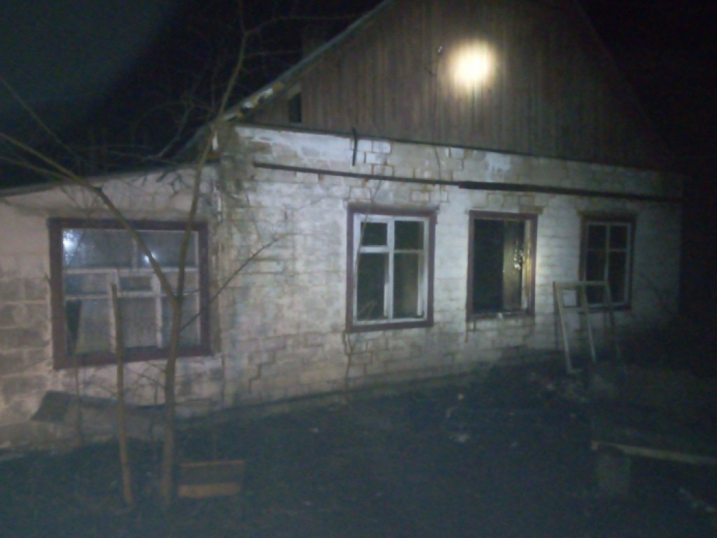 В Запорожской области из-за пожара в доме люди оказалась в огненной ловушке: двоих спасли, один погиб (ФОТО)