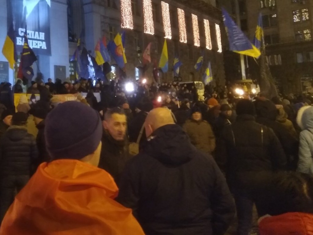 Факельное шествие националистов в Киеве: в этом году колонна участников акции поредела