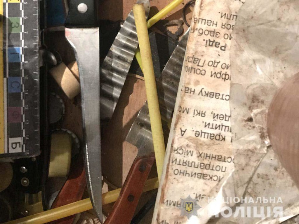 Жителя Ровно подозревают в жестоком убийстве соседа: нашли нож и одежду в крови (ФОТО)