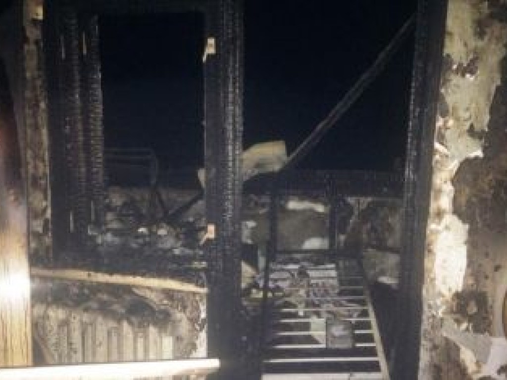 Пожар начался с двух балконов: Из-за фейерверка сгорела квартира в Херсоне (ФОТО)