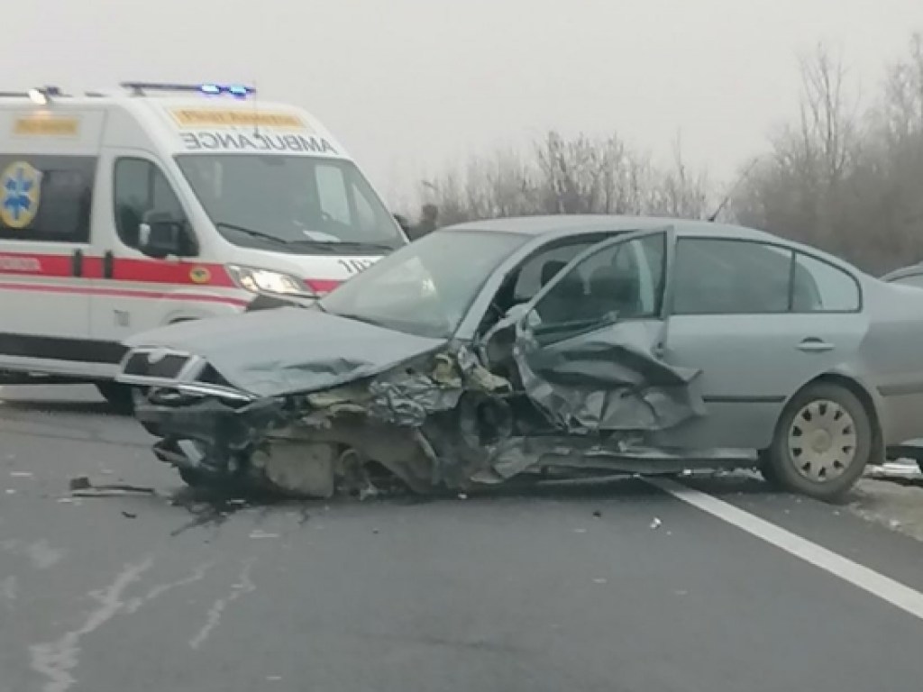 На трассе Мукачево-Рогатин произошло тройное ДТП: пострадали 3 человека (ФОТО, ВИДЕО)