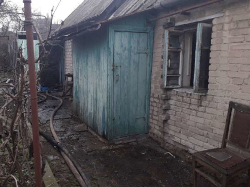 В Запорожье из-за горящего дивана огонь чуть не уничтожил дом: найдены два трупа (ФОТО)