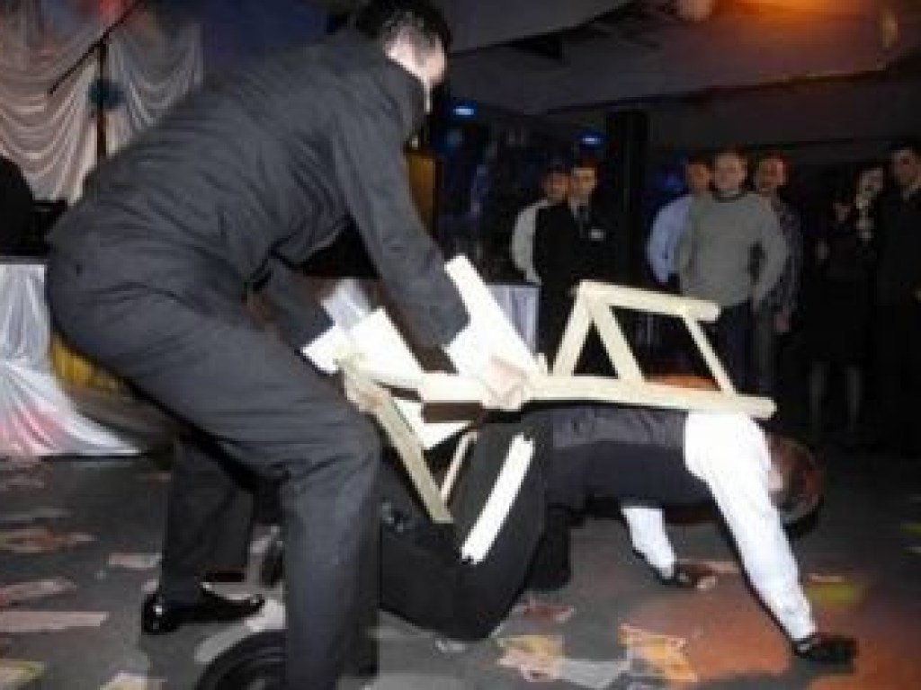 На дискотеке в Херсоне произошла массовая драка: есть пострадавшие  (ФОТО)