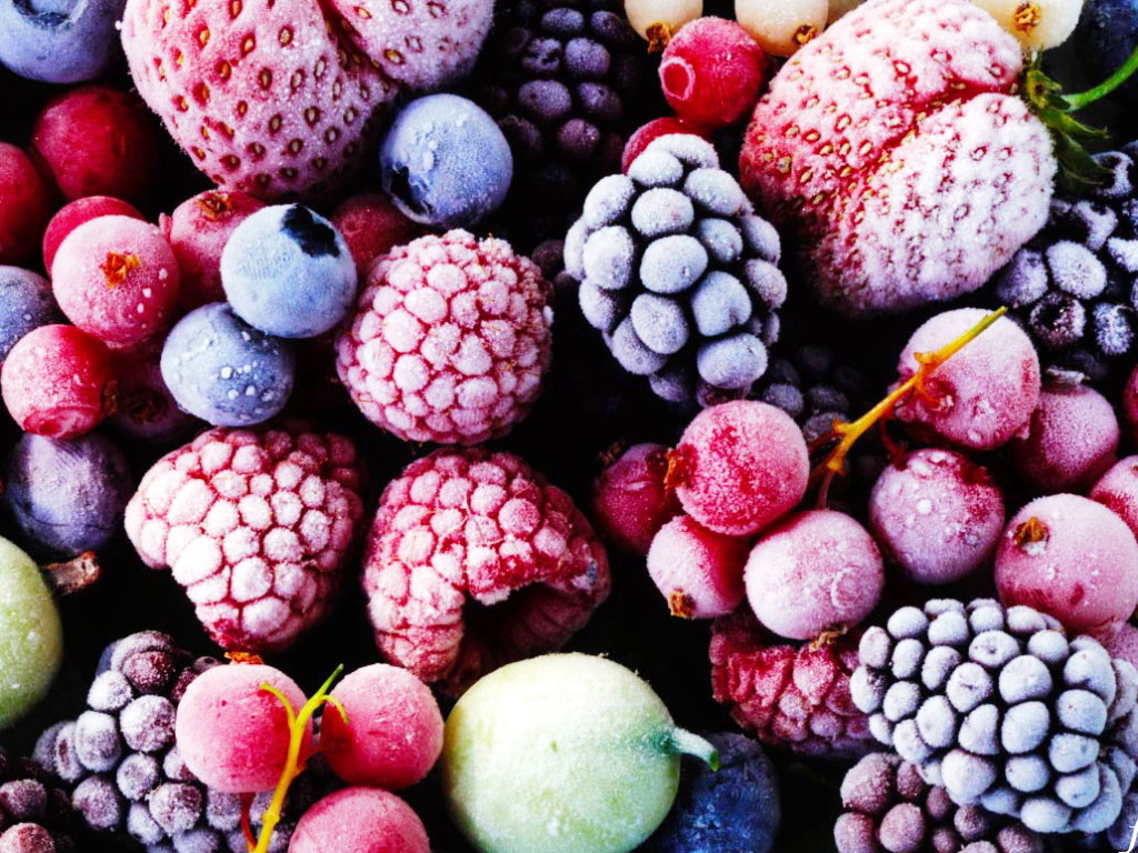 Зимой стоит включить в  рацион замороженные овощи, фрукты, ягоды &#8212; врач
